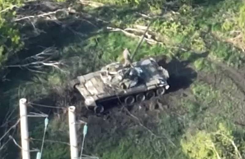 Российский Т-72 показал беспрецедентную живучесть, наехав сразу на две мины