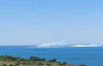 Дым над Крымским мостом. Это учения Минобороны РФ, а не украинский удар