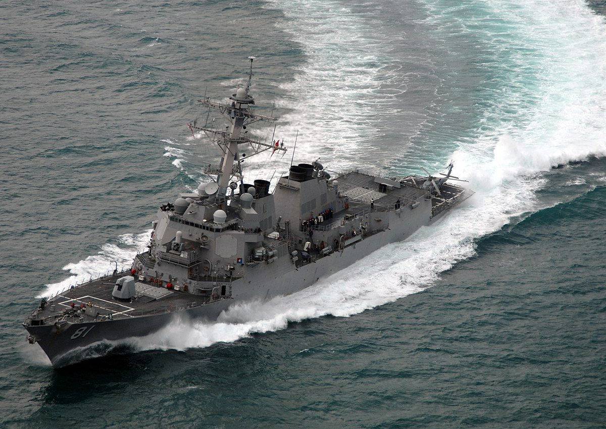 NI: два эсминца ВМС США в Испании отправят сообщение России