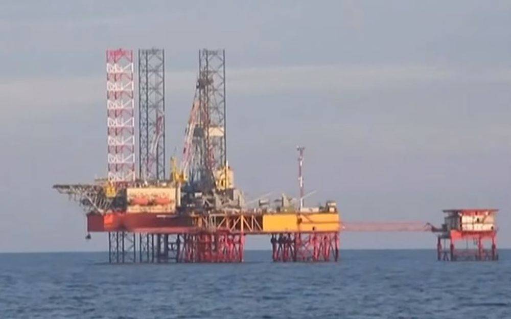 ВСУ опубликовали кадры поражения нефтевышек в Черном море ракетами «Нептун»