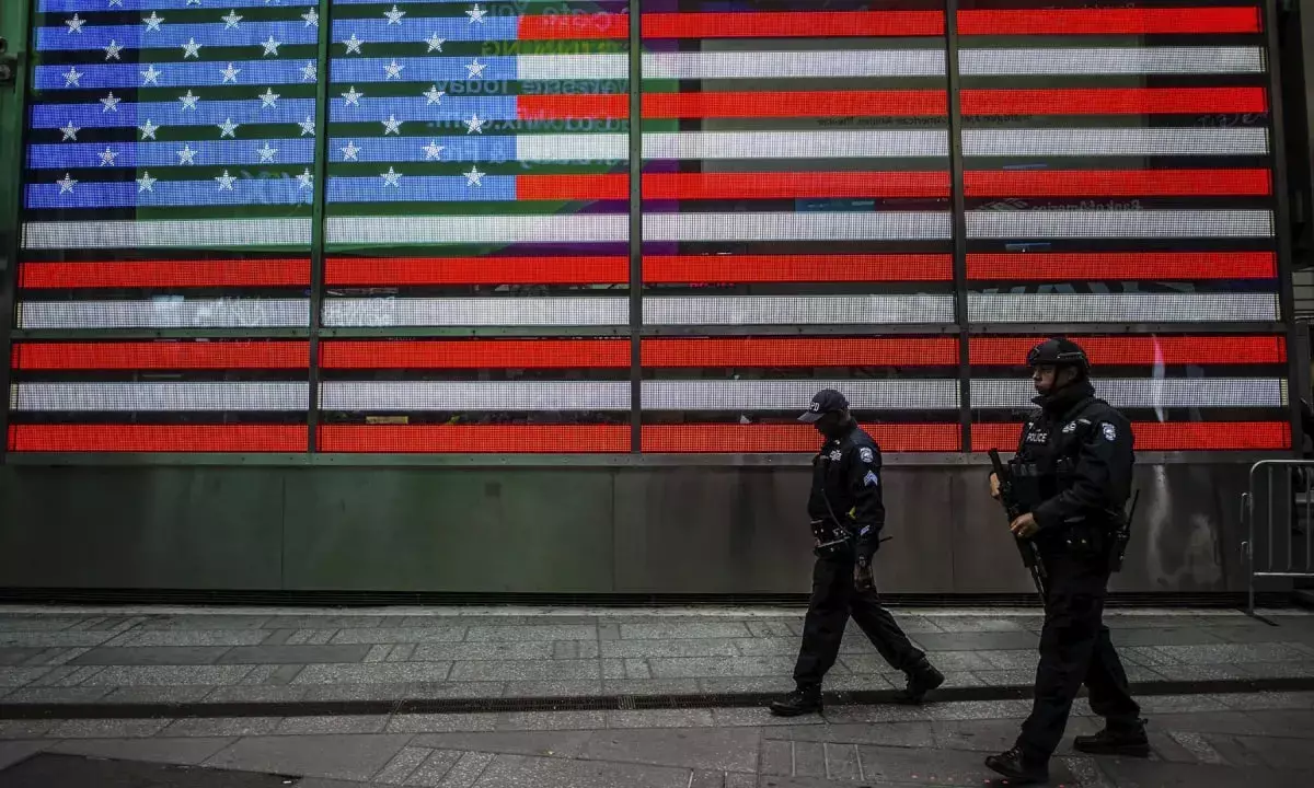 «Бьют сами по себе»: в Китае предсказали крах американской гегемонии