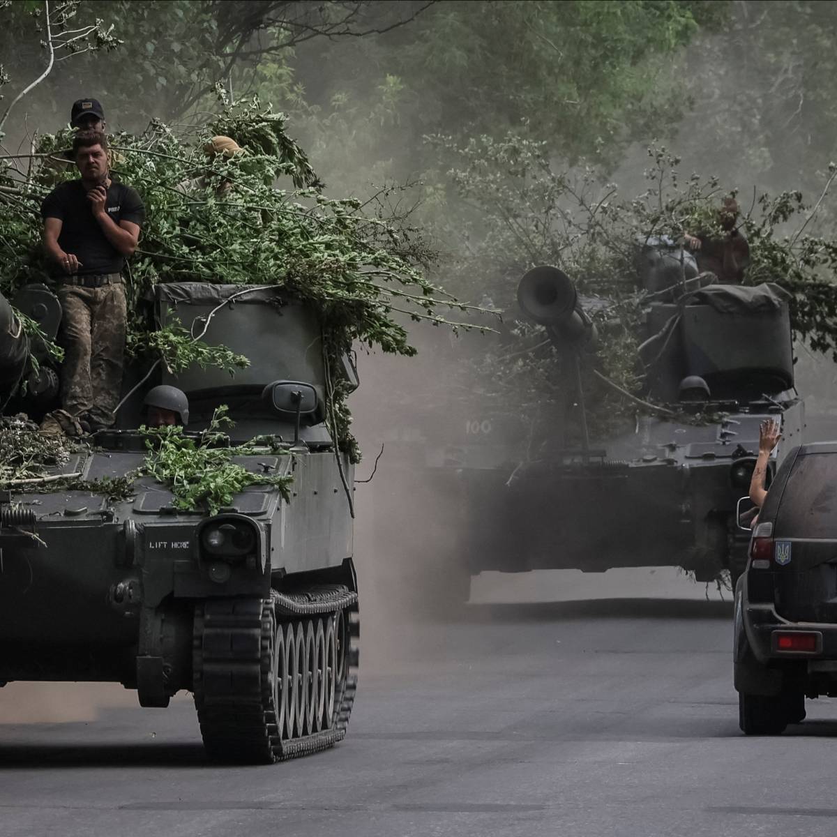 Военная агония украинский содержанки США: поставки оружия не спасают