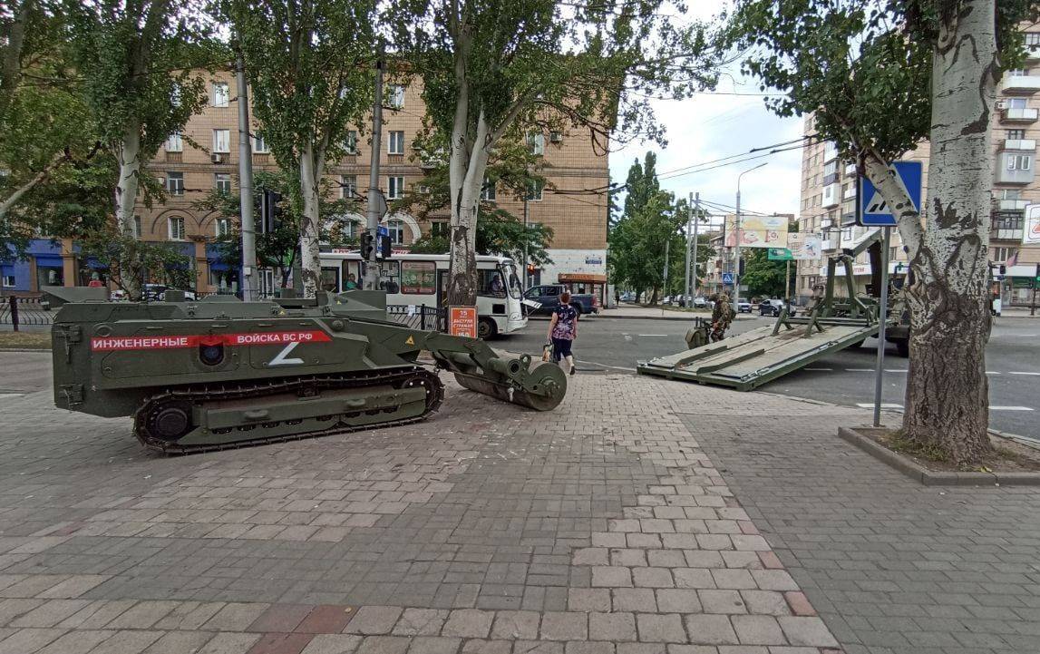 Российские саперы проводят разминирование украинских «Лепестков» в Донецке
