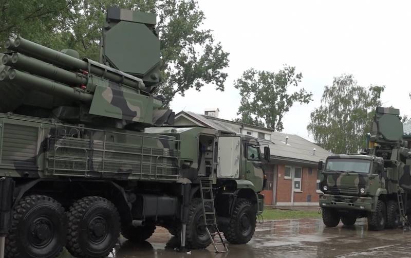 Фиксируется активное передвижение сербской боевой техники к границам с Косово