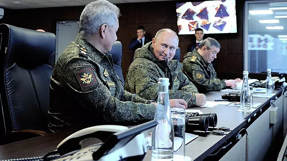Mirror: Путин на военных учениях улыбнулся Шойгу, послав сигнал Западу