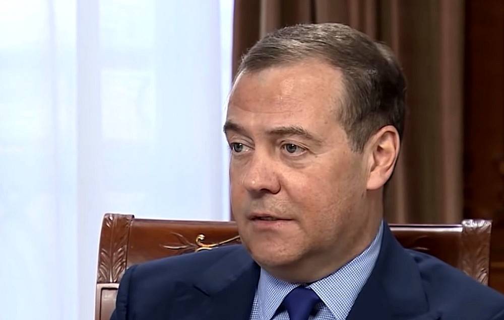 Медведев: Новые территории Россия сможет защищать даже ядерным оружием