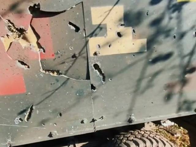 Броневику ВСУ Vector Pinzgauer 718 русские осколки проломили борт