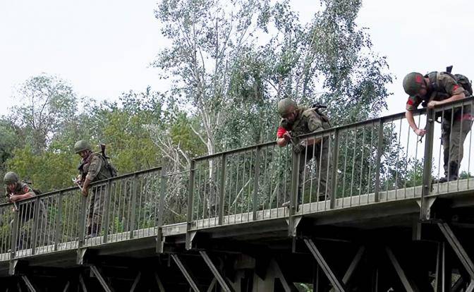 Почему Россия упорно не трогает мосты через Днепр в самом Киеве