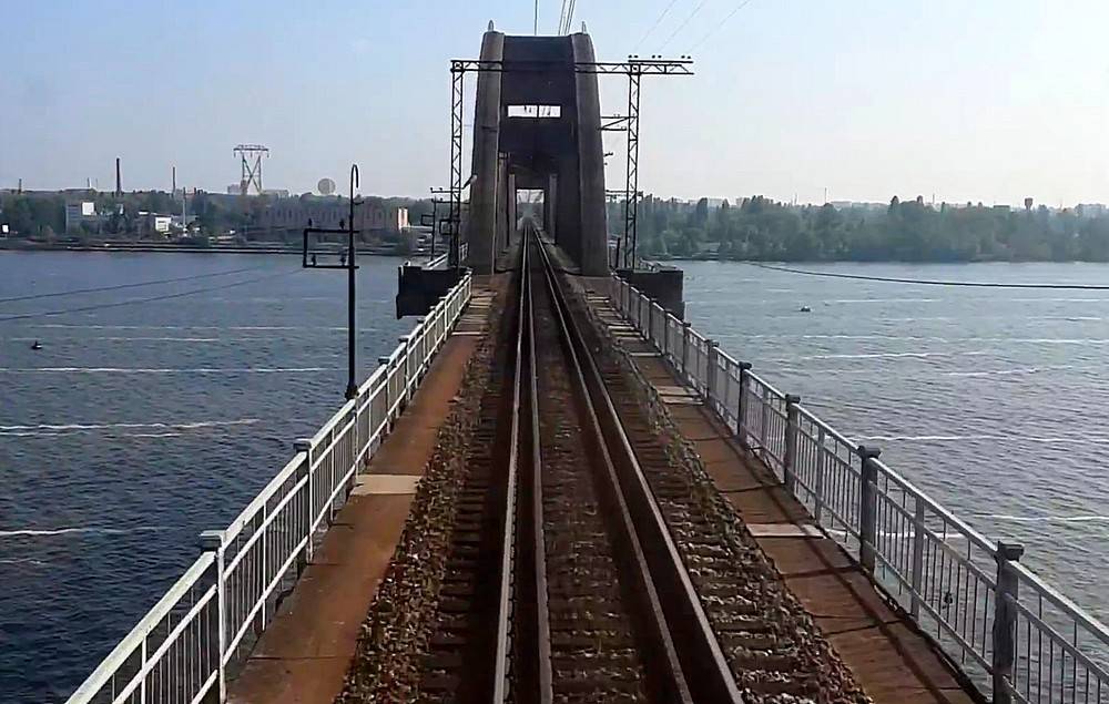 Sohu: Почему Россия упорно не бомбит мосты через Днепр?