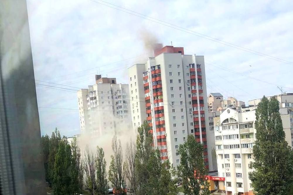 В Белгороде ракета попала в жилую многоэтажку, обрушилась часть здания