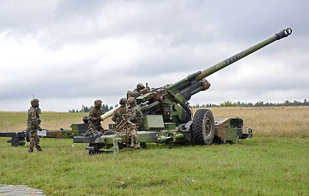 Самодвижущиеся 155-мм пушки TRF1 переброшены из Франции на Украину
