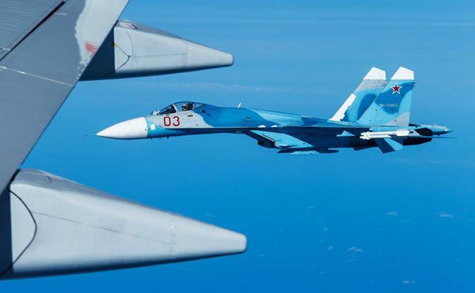 Достаточно одной ракеты: Су-27 отпугнул британский самолет-разведчик