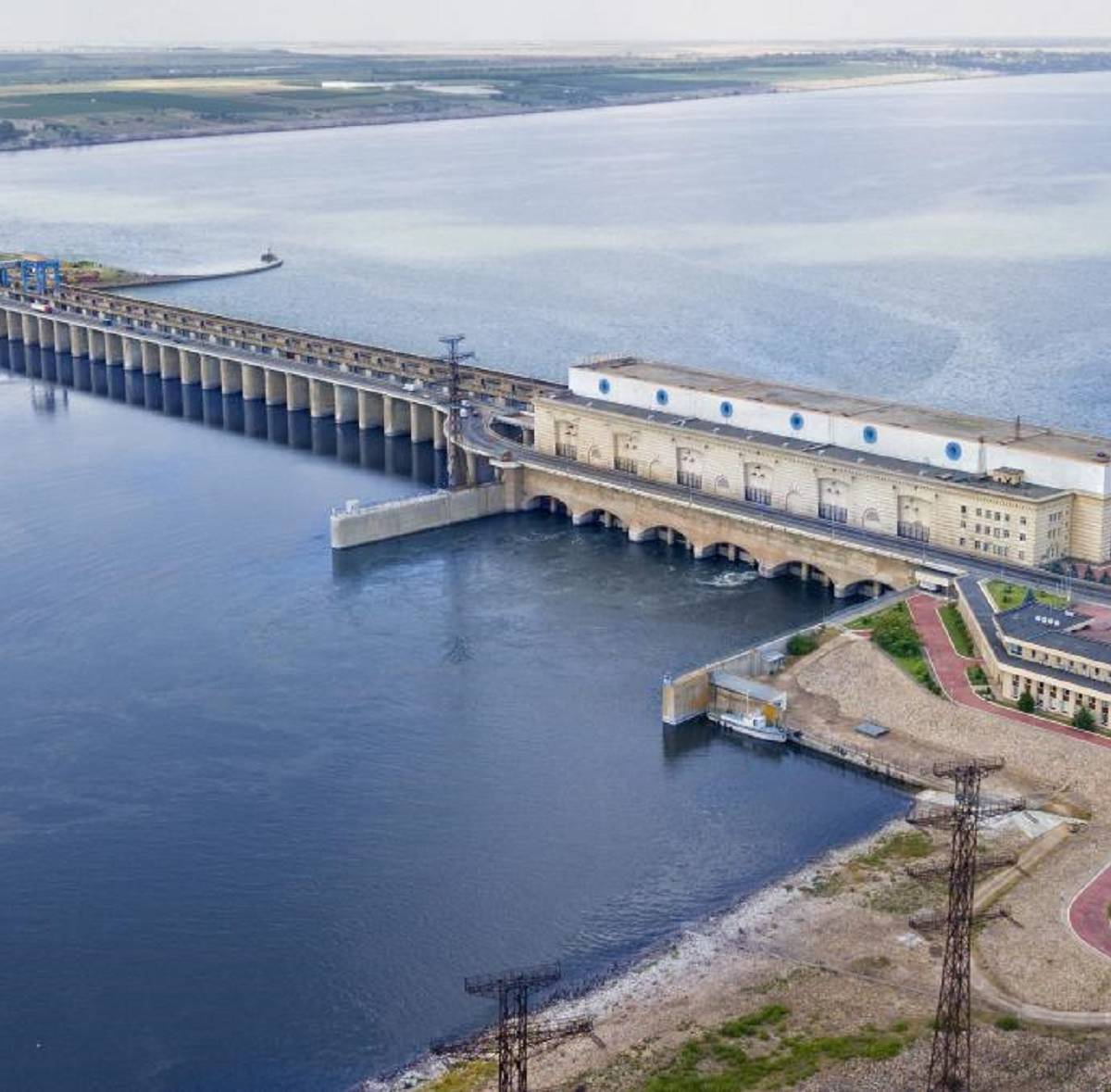 План MI-6 в отношении ГЭС и АЭС Украины: все уничтожить