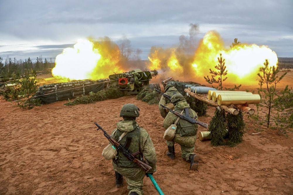 В Беларусь прибывает российская артиллерия: ствольная и реактивная