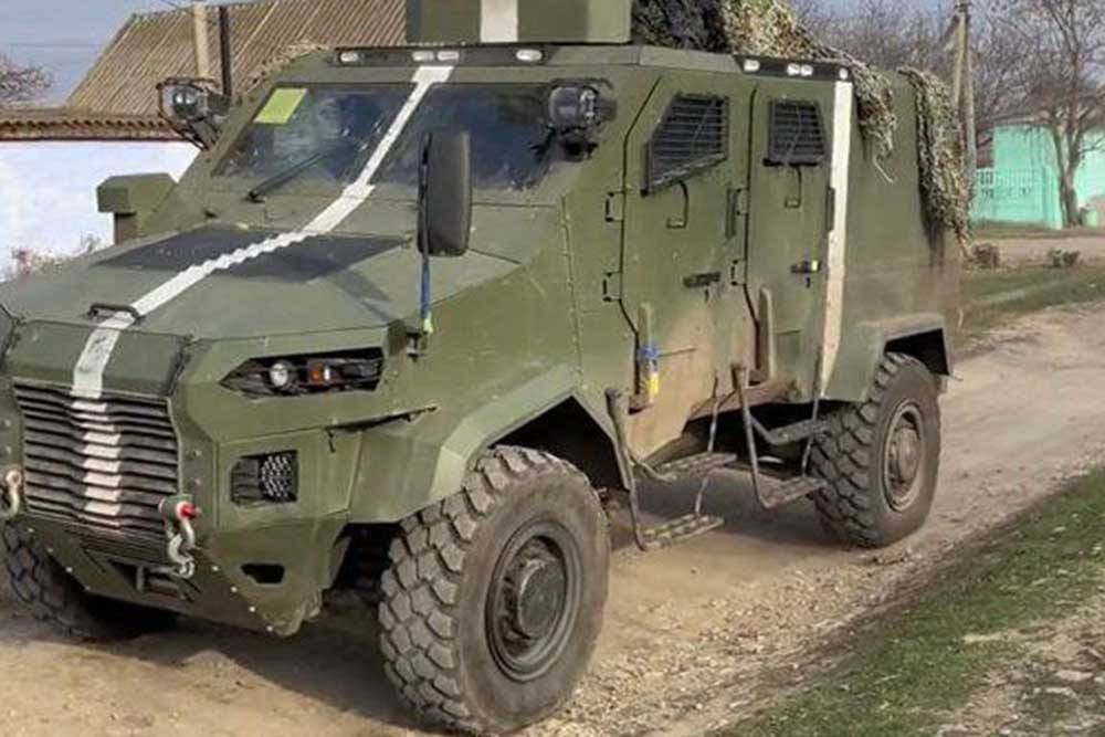 Израильский бронеавтомобиль, замеченный на Украине, был поражен "Ланцетом"