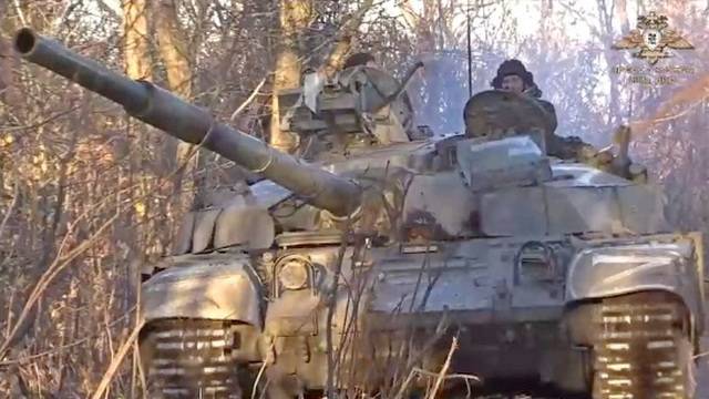 "Африканская" версия танка "Булат" сражается с неонацистами