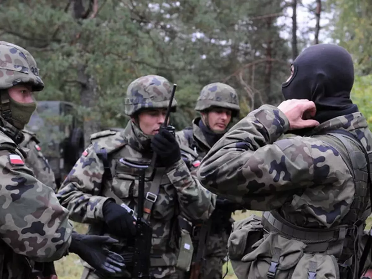 Военный эксперт Сивков: Польша призовет юристов для «жесткой войны» с РФ