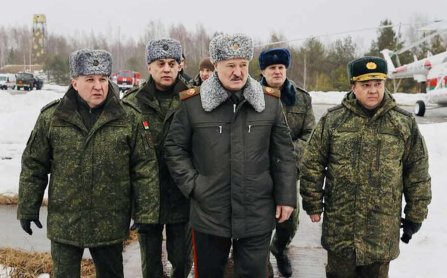 В Минске объяснили внезапные проверки боеспособности армии