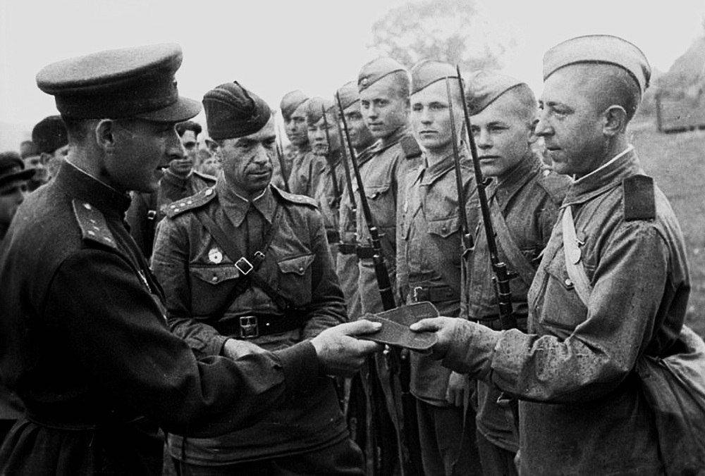 Погоны Красной армии как «наследство русской воинской славы»