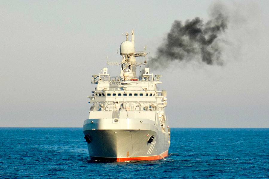 Mirror: корабли ВМФ РФ совершают необычный маневр в Черном море