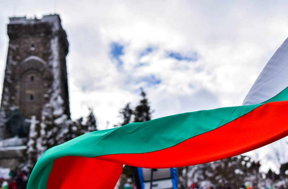 Politico: Болгария тайно снабжала Украину оружием и топливом