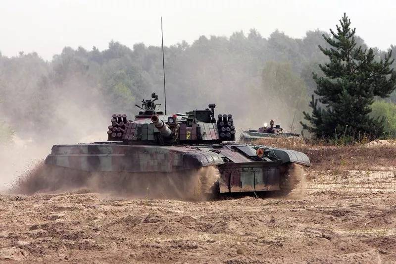 Польский танк PT-91 Twardy превосходит лишь экспортные Т-72 ранних моделей