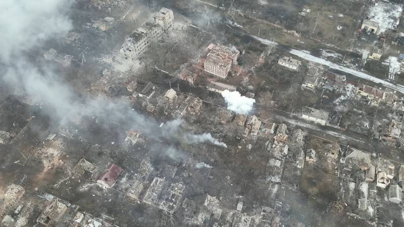 Артемовск: Планируется подрыв оставшихся зданий для дымовой завесы
