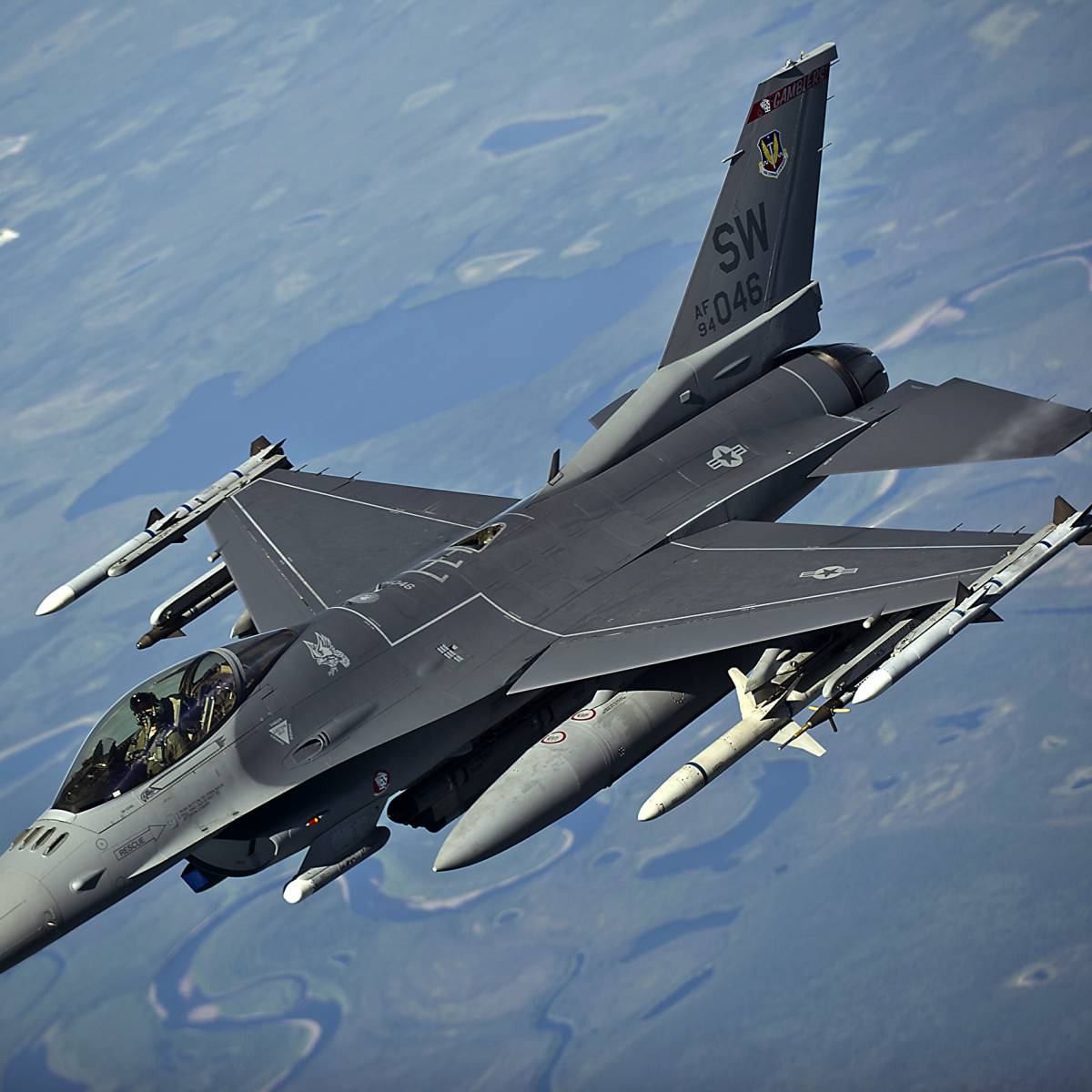 Польша призвала Киев не рассчитывать на большое число истребителей F-16