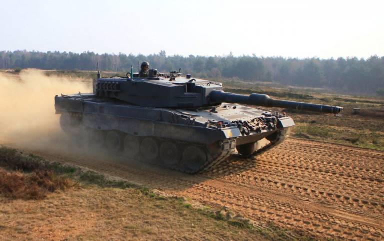 Польский танковый хаб для Украины: без лоха жизнь плоха
