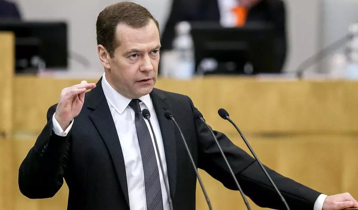 Sohu: пророчество Медведева о судьбе спутников США начинает сбываться