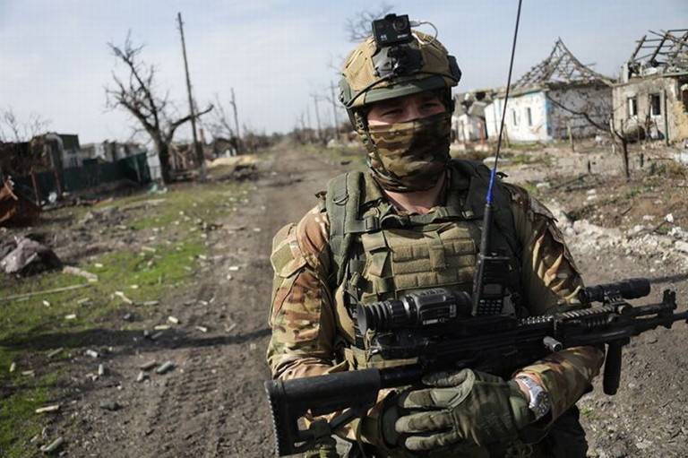 Донбасский фронт: районная администрация в Марьинке занята ВС России