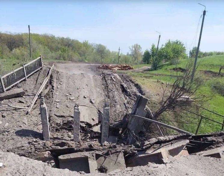 Донбасский фронт: ВСУ взрывают мосты в Часов Яр