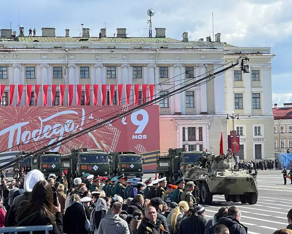 «Отмечать День Победы важно пышно»: в Петербурге отрепетировали парад