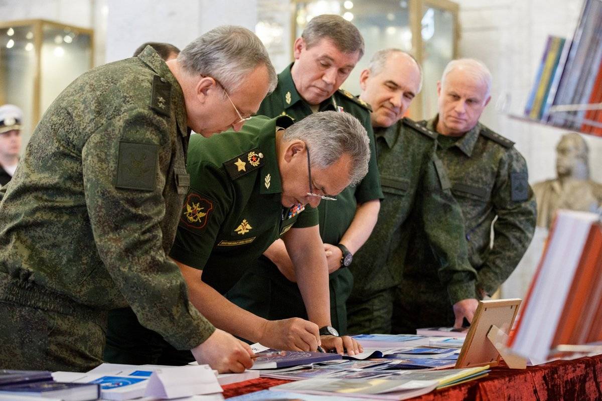 Почему российская армия медлит с наступлением