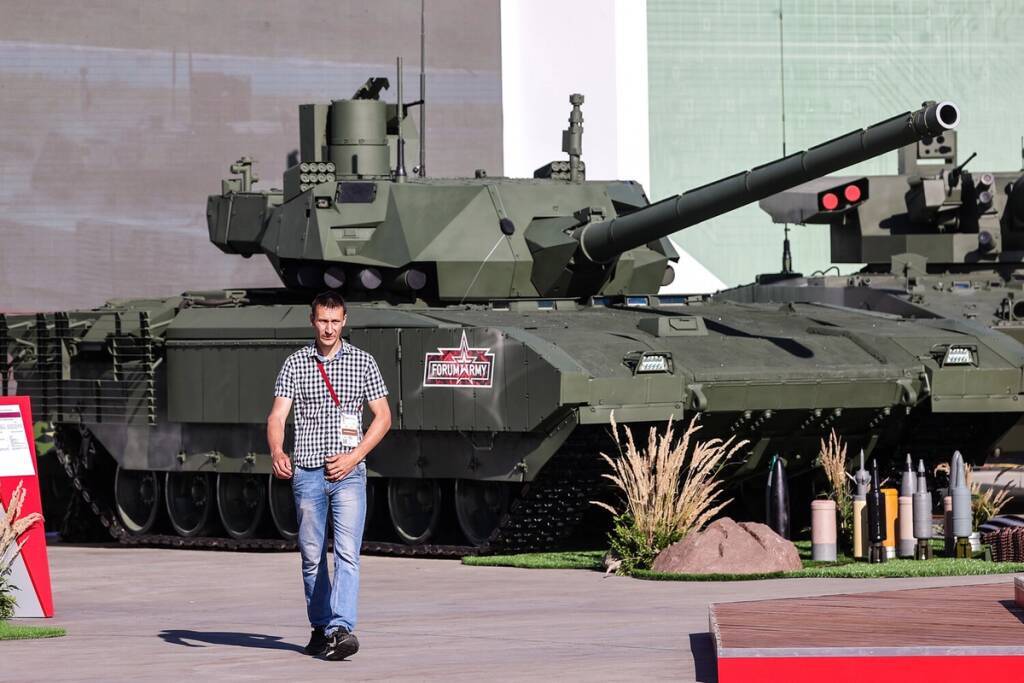 Стало известно, почему Россия на Донбассе не громит ВСУ танками «Армата»