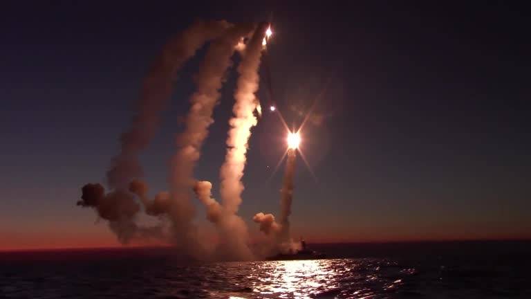Это вам за «Москву»: Черноморский флот поразил крупный склад ВСУ