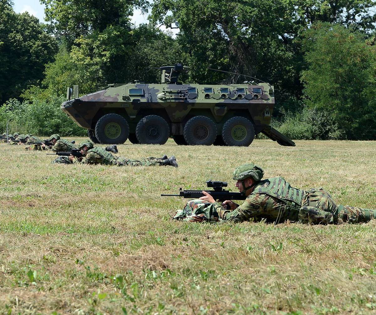 Армия и полиция Сербии отработают наступление