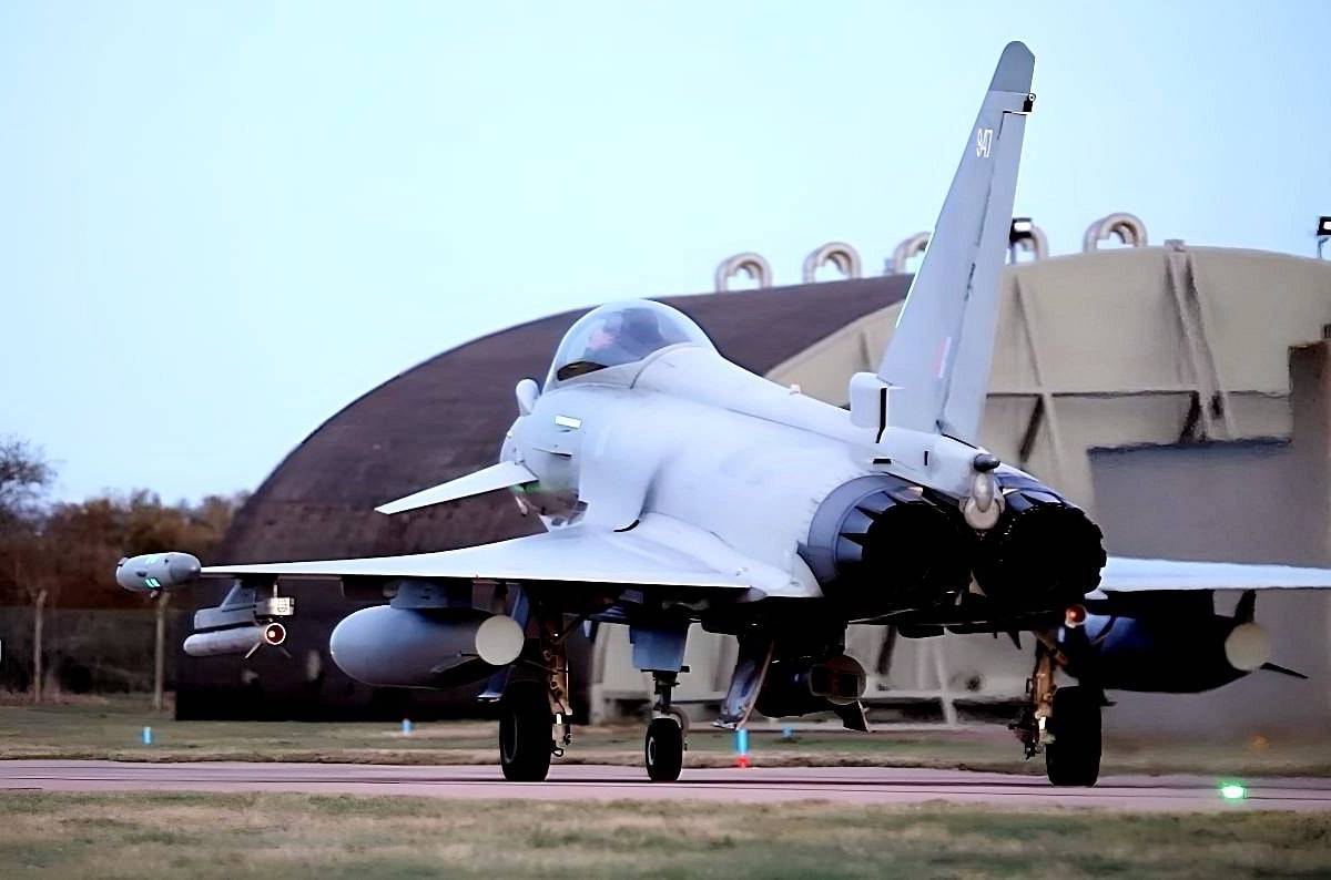 Аналитики: Киев готовит летчиков для обучения на F-15 и Eurofighter Typhoon