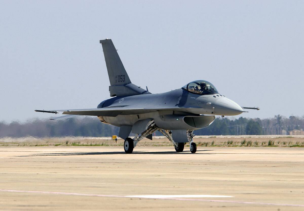 В США считают невозможной поставку F-16 Украине без решения трех проблем