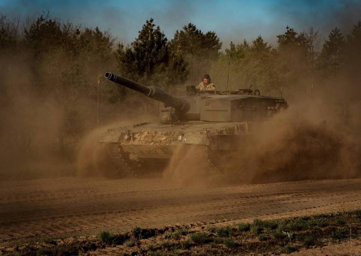 Почему на танки Leopard 2А4 ВСУ не стали устанавливать "реактивную броню"