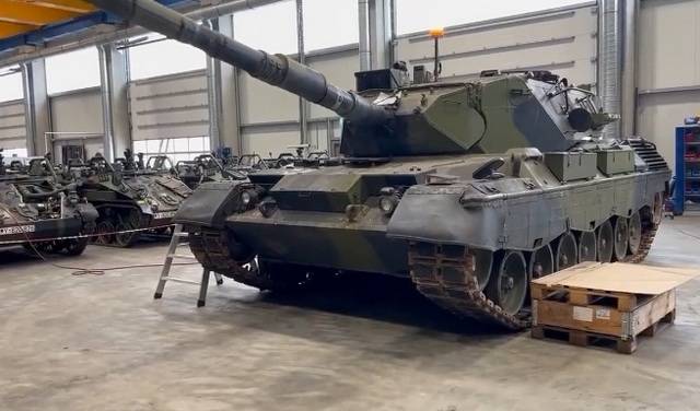 Танки Leopard 1A5-DK начали осваивать украинские экипажи