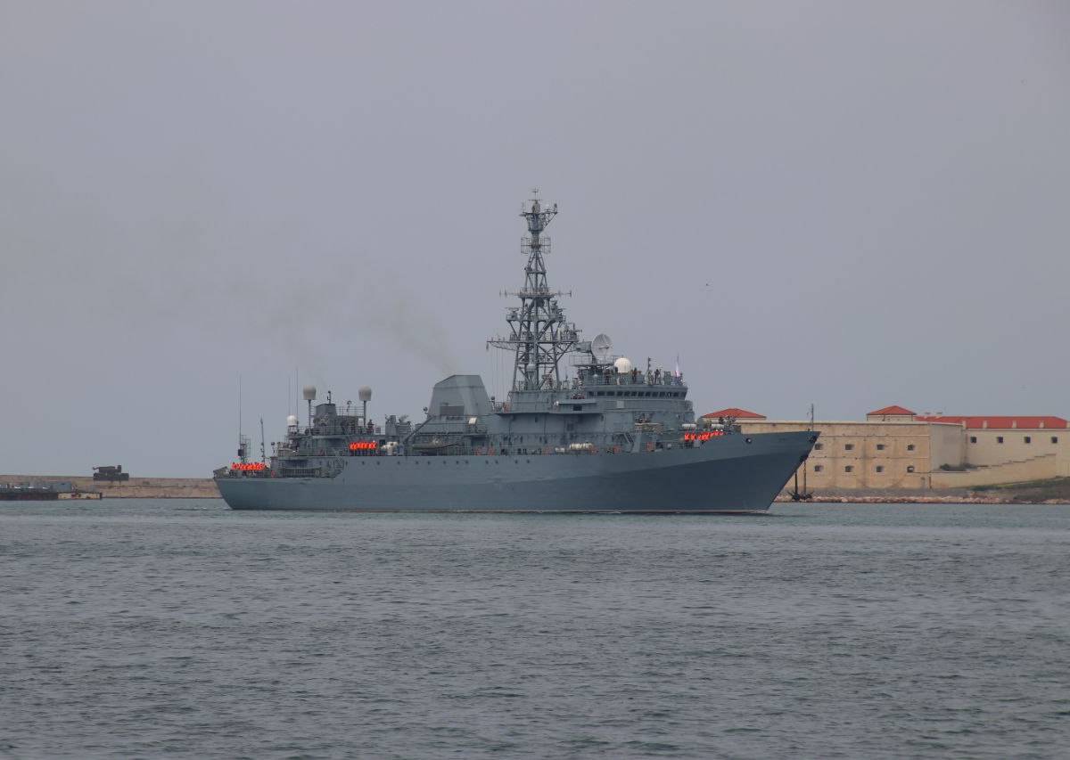 Корабль-разведчик, который «хоронили» на Украине, вернулся в Севастополь