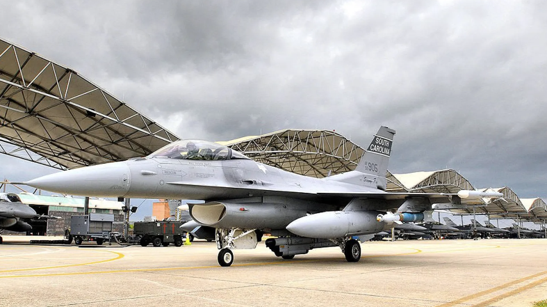Охота на F-16: польские аэродромы могут ближе познакомиться с «Кинжалами»