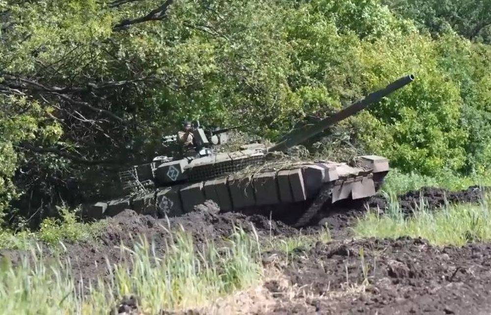 Т-80БВМ уничтожил БМП M2 Bradley производства США с расстояния в 9,5 км
