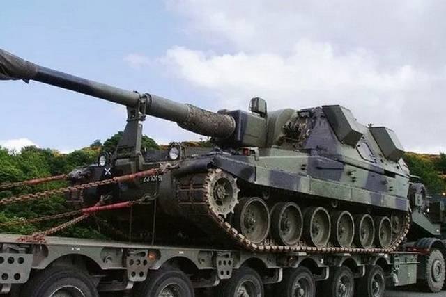 155-мм САУ AS-90 из Британии горят так же хорошо, как и танки Challenger 2