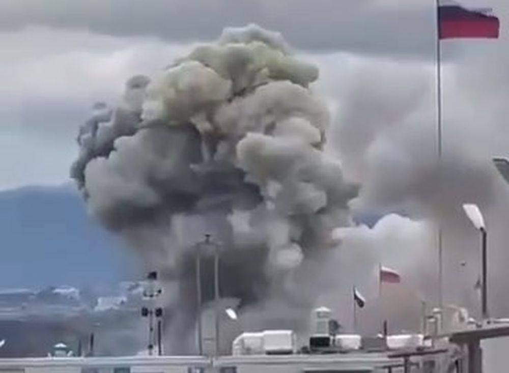 В сети появились кадры со взрывом у базы российских миротворцев в Карабахе
