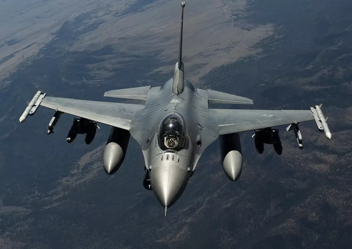 На Украине признали бесполезность F-16 - их будет сбивать Россия