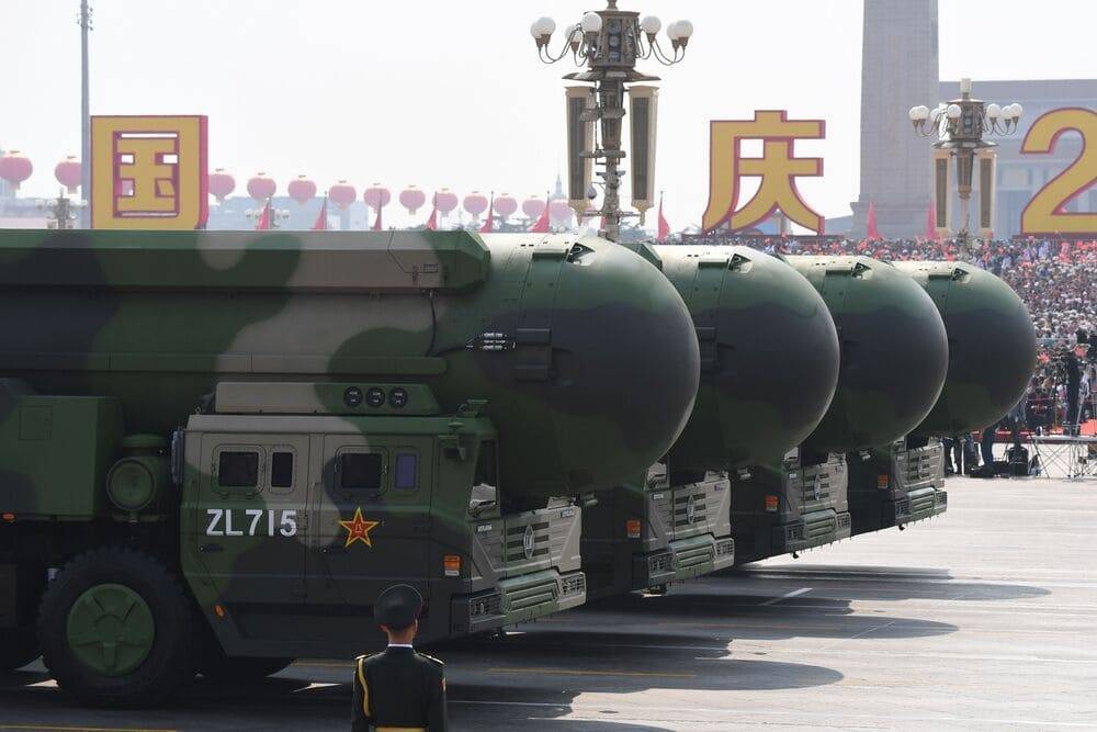 США начинают новую гонку вооружений, чтобы догнать Китай и Россию