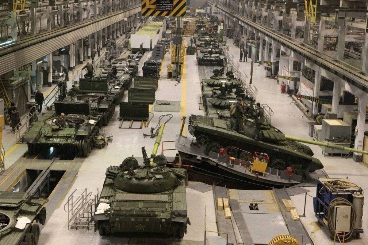Sohu: Россия наращивает оборонный потенциал, Украина воюет чужим оружием