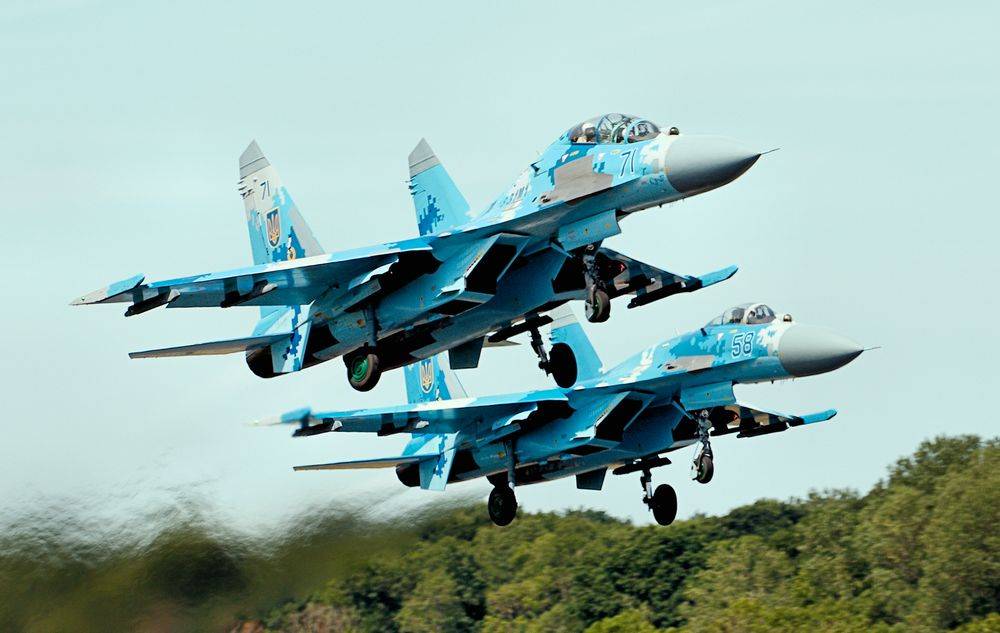 Украинский летчик прилетел на своем Су-27 в Россию